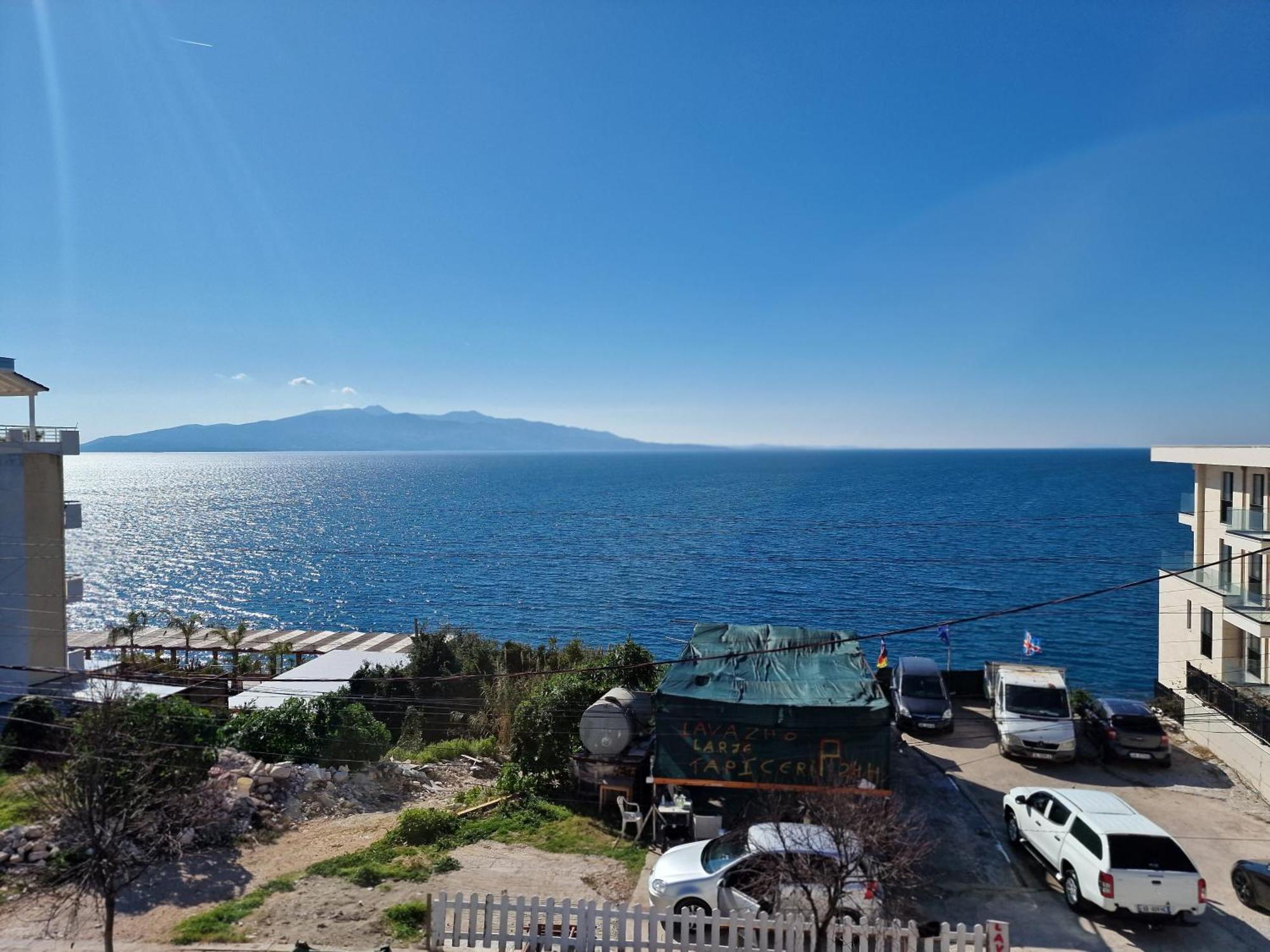 Beachfront Apartment Саранде Екстериор снимка