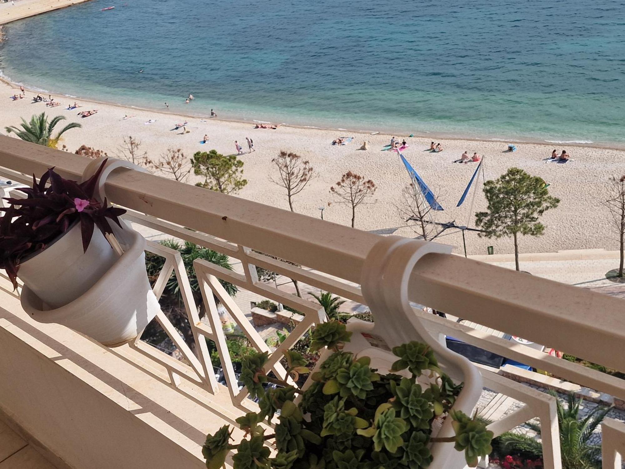 Beachfront Apartment Саранде Екстериор снимка